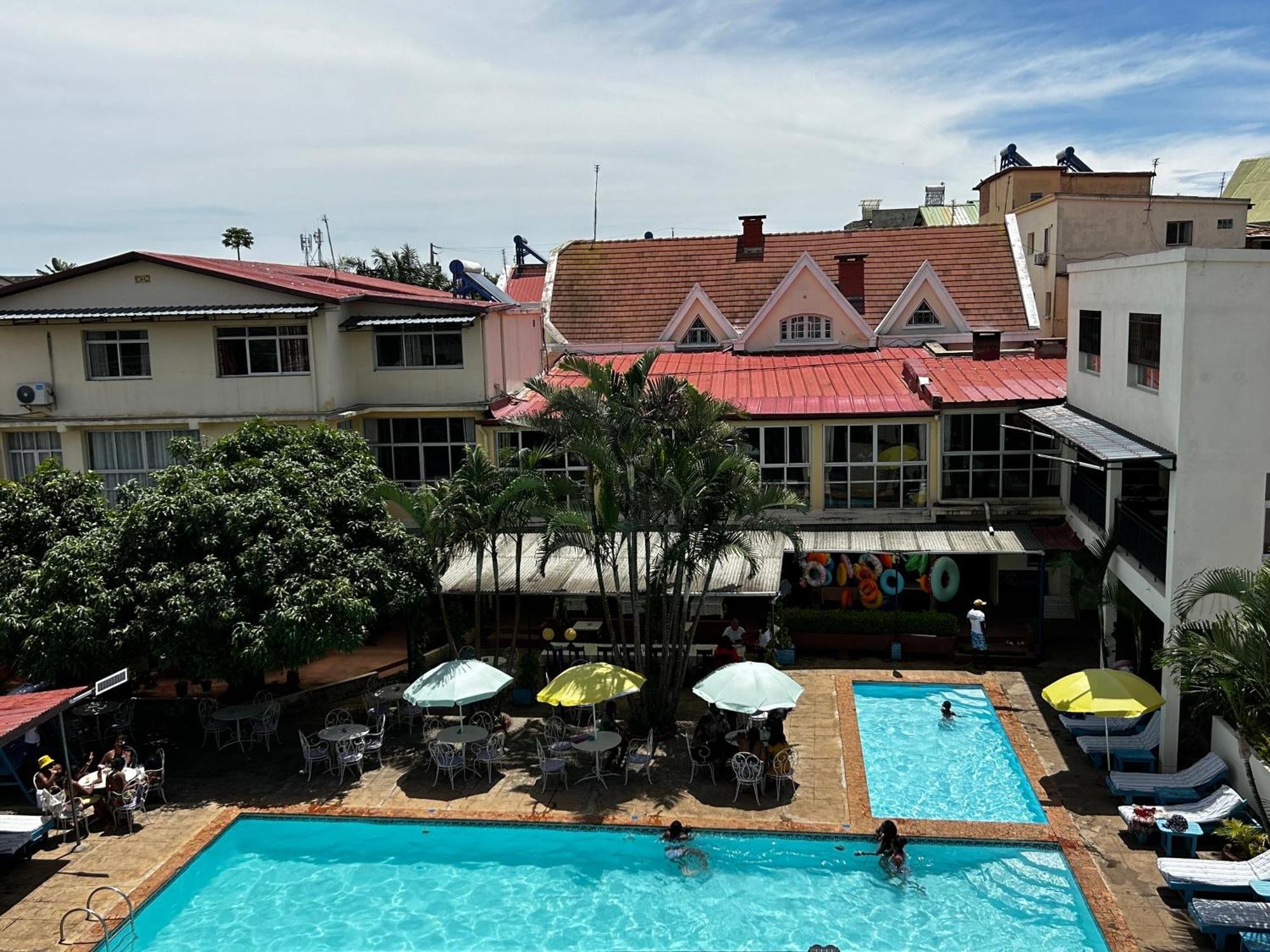 Hotel - Appartement Meuble " Les Flots Bleu " Antananarivo Exterior photo