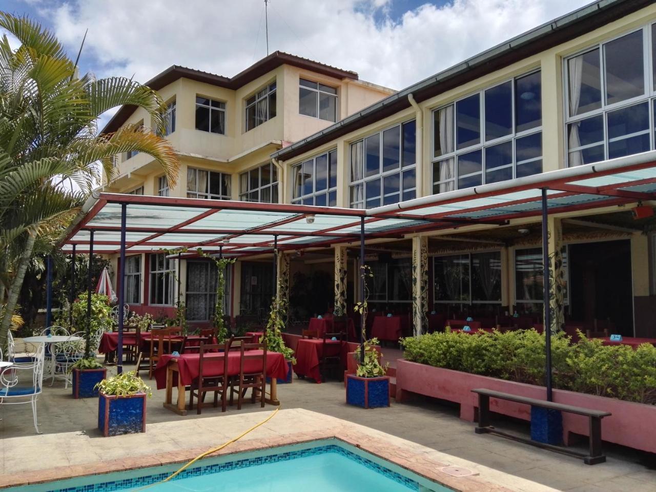 Hotel - Appartement Meuble " Les Flots Bleu " Antananarivo Exterior photo