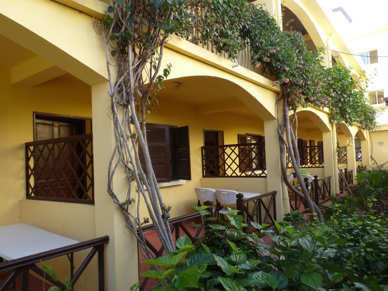 Hotel - Appartement Meuble " Les Flots Bleu " Antananarivo Exterior photo